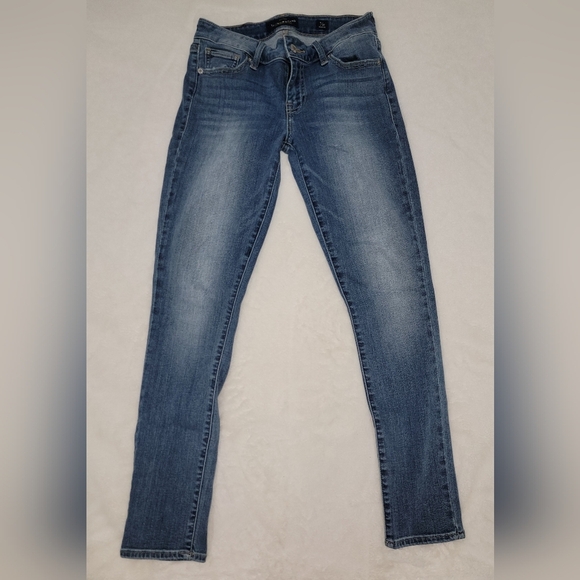Lucky Brand Blue Skinny Jeans with Subtle Fading - Picture 1 of 13